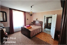 Ferme avec maison 4 chambres, terrain 8000 m² et source naturelle