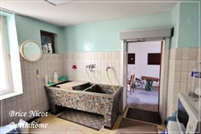 Ferme avec maison 4 chambres, terrain 8000 m² et source naturelle