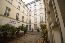 Proximité Place des Vosges - Studio lumineux au calme – Cour pavée
