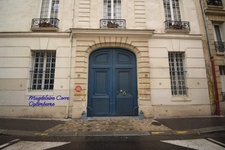 Proximité Place des Vosges - Studio lumineux au calme – Cour pavée