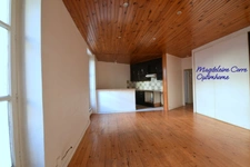 Vieux Saint-Maur – Grand studio traversant, charme de l’ancien et tranquillité assurée