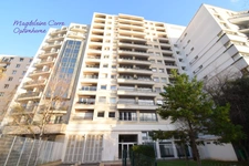 Paris porte de Bagnolet: deux boxes à vendre (28 m² au total)