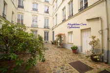 Proximité Place des Vosges - Studio lumineux au calme – Cour pavée