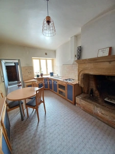 A VENDRE PROCHE DE LA BELGIQUE ET DU LUXEMBOURG MAISON DE VILLAGE A FINIR DE RENOVER 3 CHAMBRES