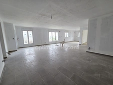 Maison à vendre 4 pièces, garage et vaste sous-sol proche de la Belgique et du Luxembourg 