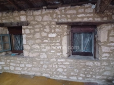 A VENDRE PROCHE DE LA BELGIQUE ET DU LUXEMBOURG MAISON DE VILLAGE A FINIR DE RENOVER 3 CHAMBRES