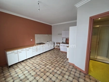 A VENDRE MAISON DE VILLAGE 5 CHAMBRES, GARAGE ET JARDIN