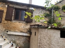 A VENDRE PROCHE DE LA BELGIQUE ET DU LUXEMBOURG MAISON DE VILLAGE A FINIR DE RENOVER 3 CHAMBRES