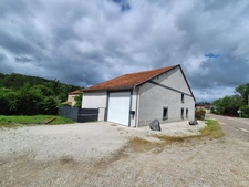 A vendre!! Maison entièrement rénovée, 4 chambres, grange et jardin à DOMBASLE EN ARGONNE 