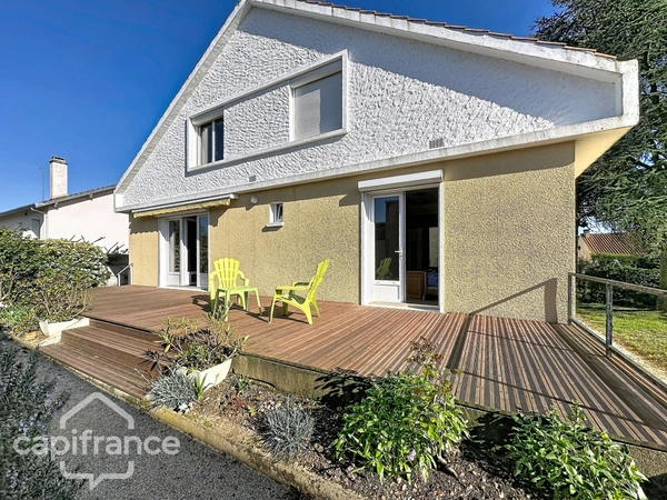 Dpt Deux Sèvres (79), à vendre THOUARS maison P7 de 196 m² - Terrain de 475,00 m² 
