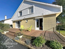 Deux-Sèvres (79) department, for sale in THOUARS: 7-room house of 196 m² - Land of 475.00 m² 