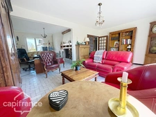 Deux-Sèvres (79) department, for sale in THOUARS: 7-room house of 196 m² - Land of 475.00 m² 