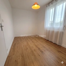 Maison familiale 130 m² à Quévert – 5 chambres, jardin 580 exposé au sud, prés de centres commerciaux Leclerc et Carrefour