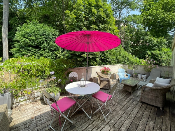 Dpt Yvelines (78), à vendre SAINT GERMAIN EN LAYE maison P8 de 172,25 m² avec jardin privatif