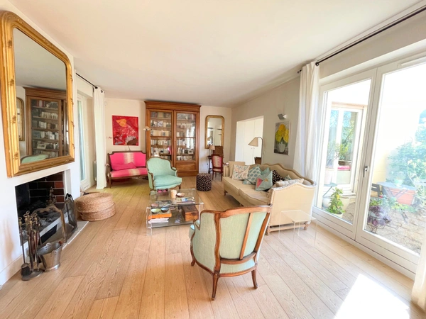 Dpt Yvelines (78), à vendre SAINT GERMAIN EN LAYE maison P8 de 172,25 m² avec jardin privatif