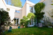 Dpt Yvelines (78), à vendre SAINT GERMAIN EN LAYE maison P8 de 172,25 m² avec jardin privatif