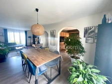 Maison familiale de 8 pièces sur 970 m2 de terrain à OLLE 