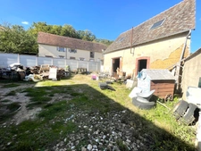Deux dépendances à rénover à LORMAYE (28)