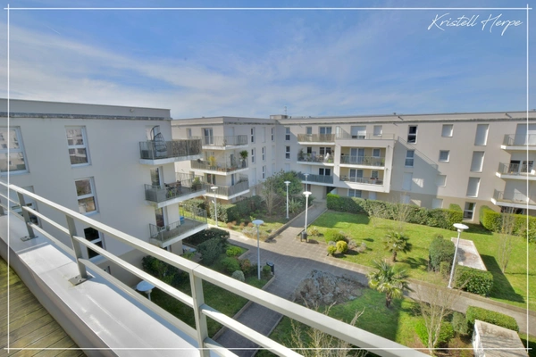 Dpt Loire Atlantique (44), à vendre REZE appartement T2 de 47m², dernier étage avec balcon et stationnement.