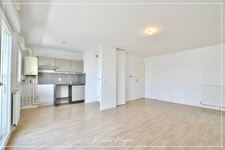 Dpt Loire Atlantique (44), à vendre REZE appartement T2 de 47m², dernier étage avec balcon et stationnement.