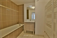 Dpt Loire Atlantique (44), à vendre REZE appartement T2 de 47m², dernier étage avec balcon et stationnement.