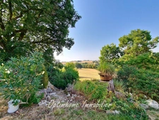 Ensemble en pierres maison et grange au calme 