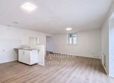 Ensemble immobilier avec maison à restaurer et deux appartements