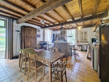  Maison de charme à la campagne avec terrain arboré et dépendance en pierre