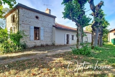 Maison en pierres avec dépendances