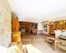 Ensemble en pierres maison et grange au calme 