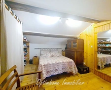Ensemble en pierres maison et grange au calme 