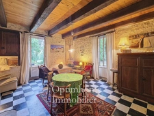  Maison de charme à la campagne avec terrain arboré et dépendance en pierre