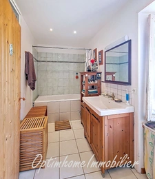 Ensemble en pierres maison et grange au calme 