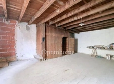 Ensemble immobilier avec maison à restaurer et deux appartements