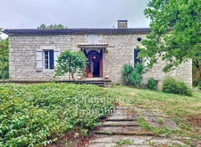  Maison de charme à la campagne avec terrain arboré et dépendance en pierre
