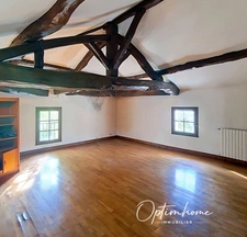 Maison en pierres avec dépendances