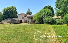 Ensemble immobilier en pierres avec dépendances