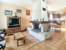Maison 6 pièces sur grand terrain au calme