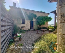 Ensemble en pierres maison et grange au calme 
