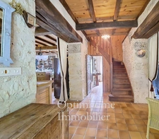 Maison de charme à la campagne avec terrain arboré et dépendance en pierre