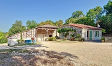 Ensemble en pierres maison et grange au calme 