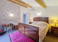 Maison de charme à la campagne avec terrain arboré et dépendance en pierre