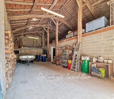 Ensemble en pierres maison et grange au calme 