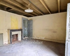 Ensemble immobilier avec maison à restaurer et deux appartements