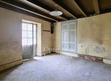 Ensemble immobilier avec maison à restaurer et deux appartements