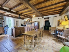  Maison de charme à la campagne avec terrain arboré et dépendance en pierre