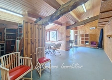 Ensemble en pierres maison et grange au calme 