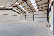A la location sur LANTIC – Cellule artisanale / box de stockage de 181 m² au sein d’un site sécurisé