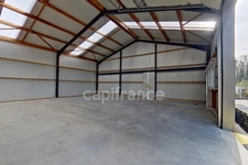 A la location sur LANTIC – Cellule artisanale / box de stockage de 181 m² au sein d’un site sécurisé