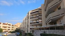 Spacieux 2 pièces traversant au cœur de Cavalaire-sur-Mer avec terrasses & garage
